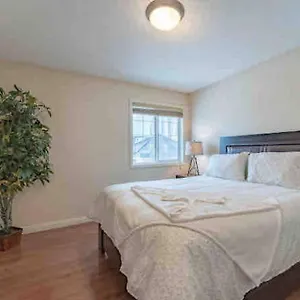 2500 Sq House In Springbank Hill Bl 261818 Villa
